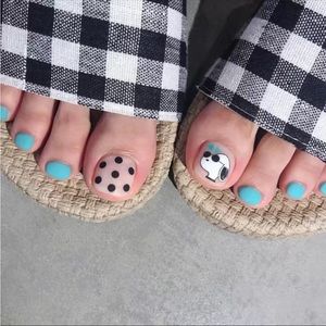 Snoopy Cool toenails - Nail Junkie - full artificial nail set